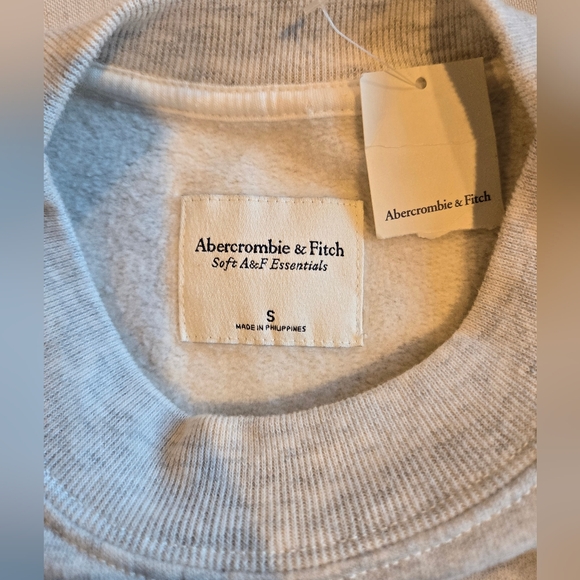 *NWT* Abercrombie & Fitch Soft A&F Gray Oversized Cropped Crewneck Size Small - Picture 6 of 9
